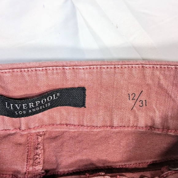 Liverpool Women's 34"x 21" Capri Coral/Roan Crop Elastic Mid-rise Pants - Picture 2 of 9